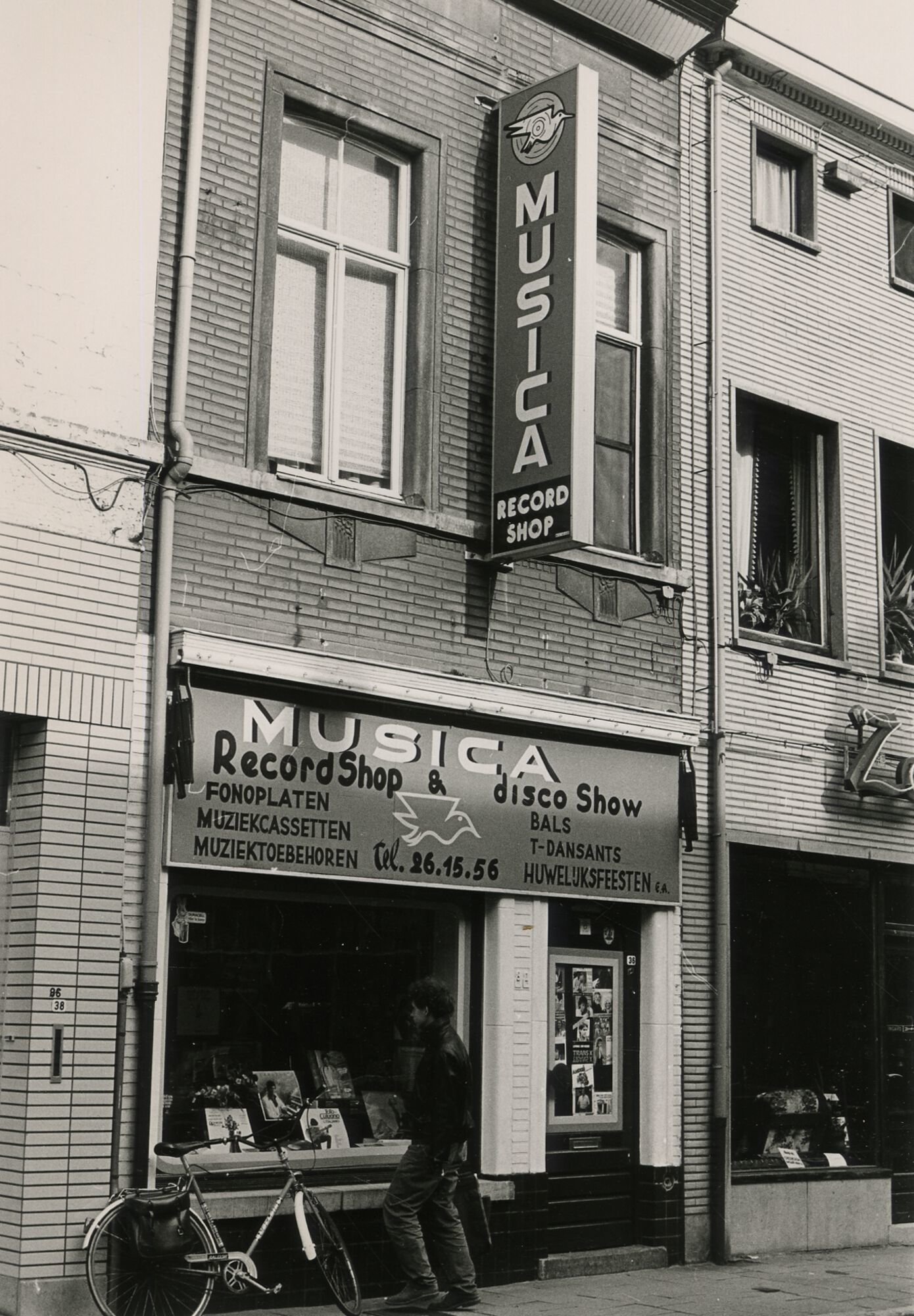 Etalage van platenwinkel Musica in Gent