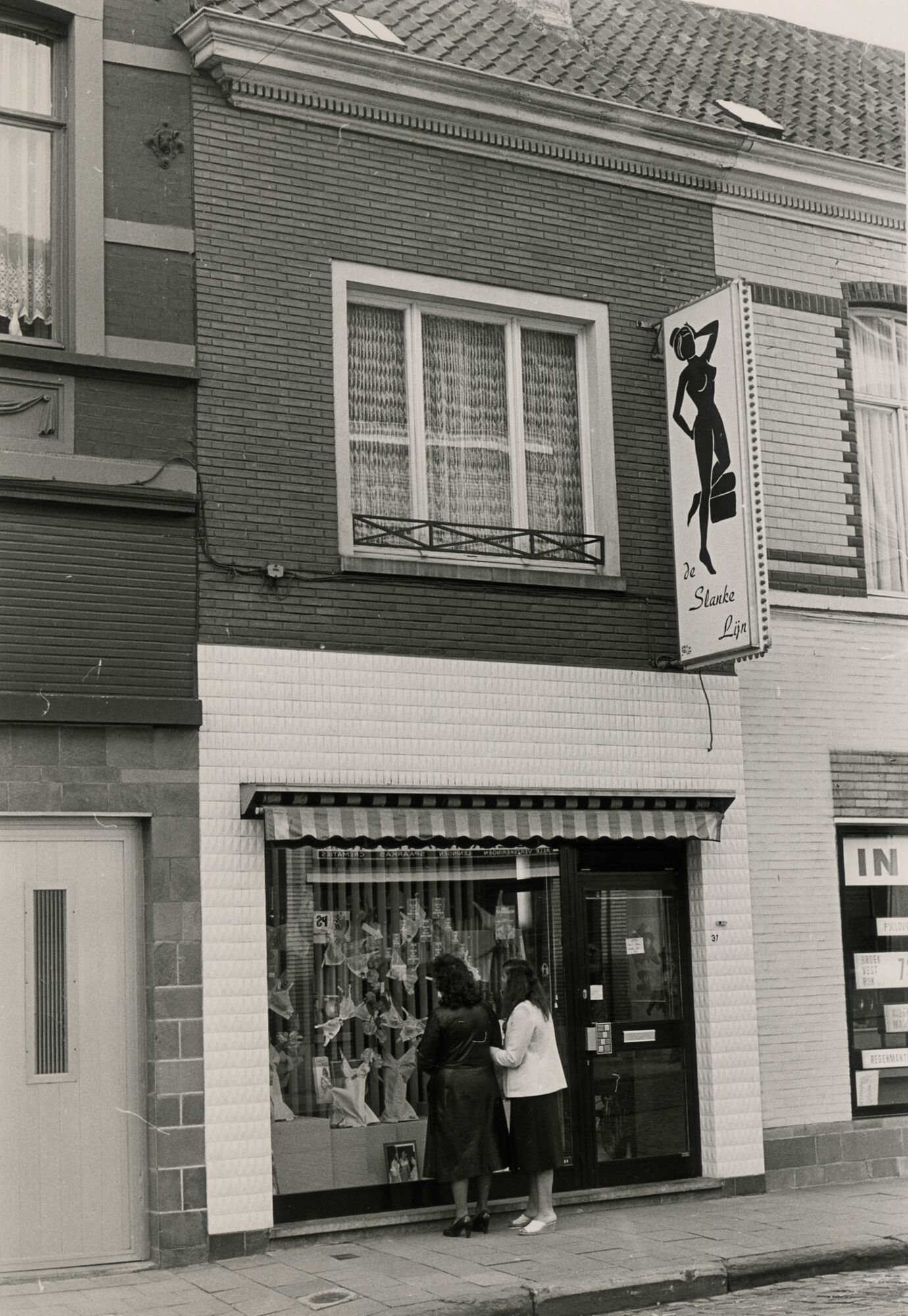 Etalage van lingeriewinkel De Slanke Lijn in Gent