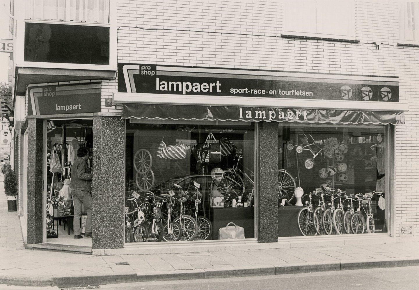 Etalage van fietswinkel Lampaert Gent