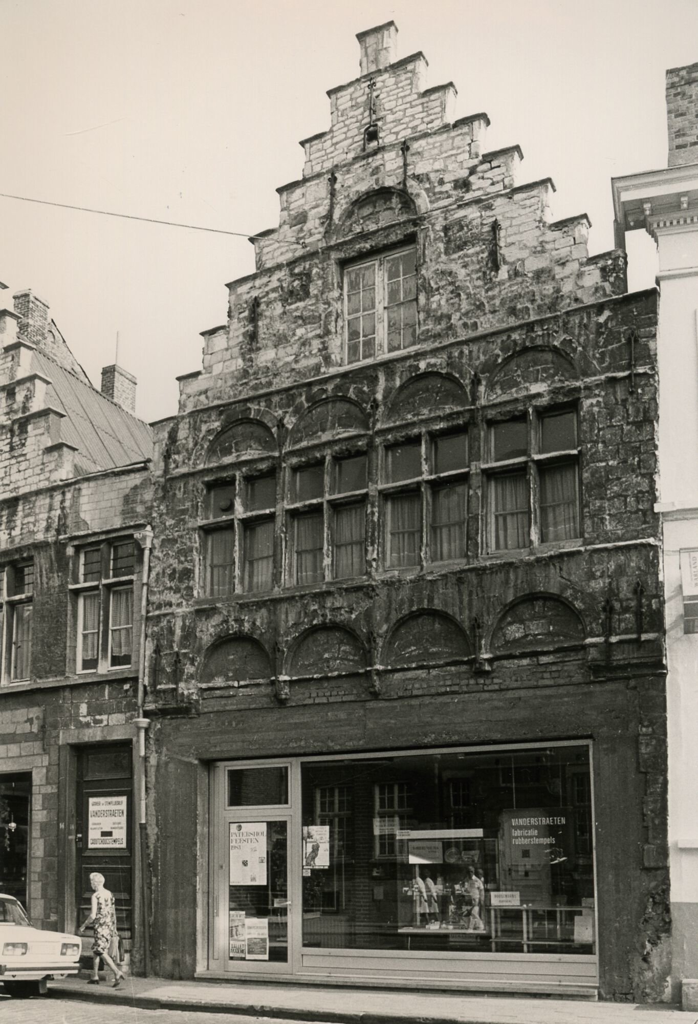 Etalage van winkel in kantoorartikelen Vanderstraeten in Gent