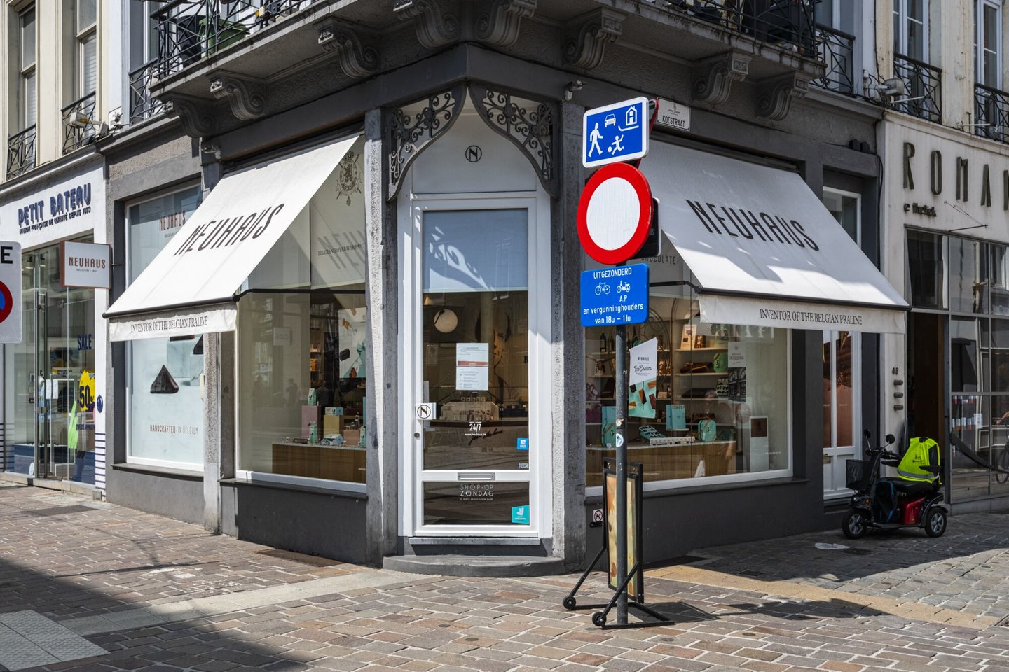 Etalage van Neuhaus pralines en chocolade in Gent