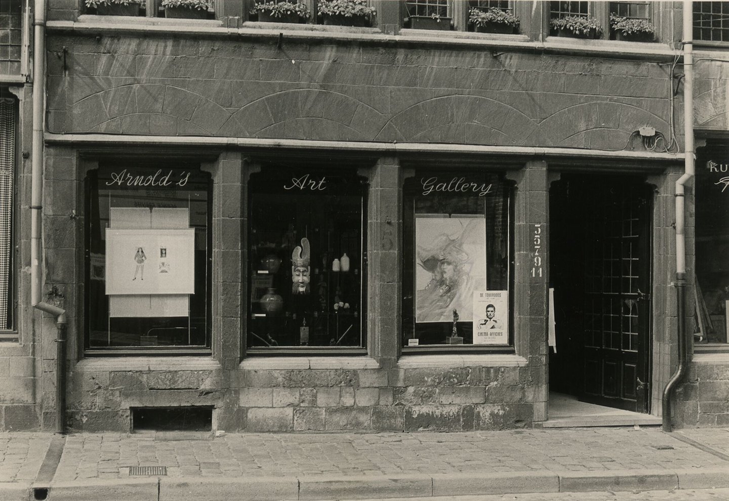 Etalage van kunstgalerij Arnold's in Gent