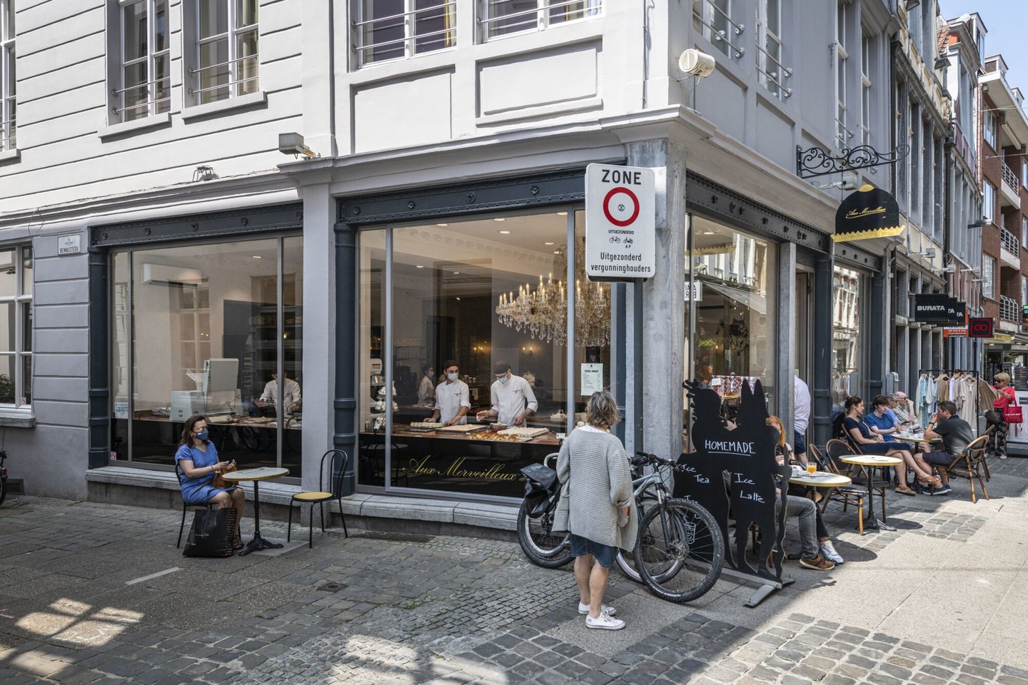 Etalage van bakkerij Aux Merveilleux de Fred in Gent