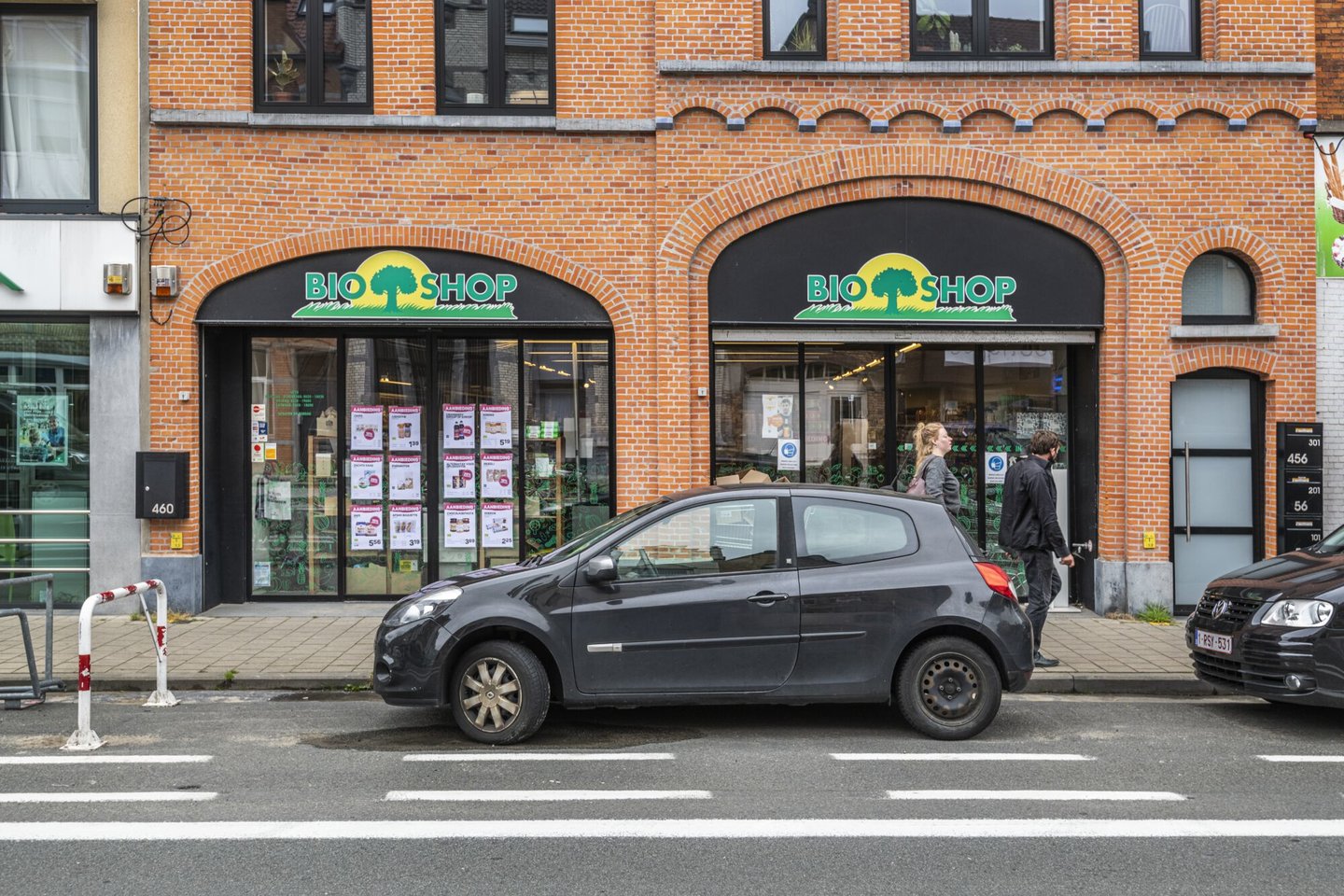 Etalage van Bio Shop, een winkel van algemene biologische voeding in Gent