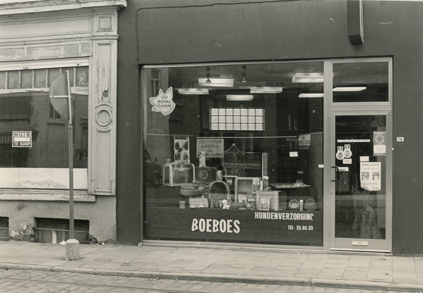 Etalage van hondenverzorging en accessoires Boeboes in Gent