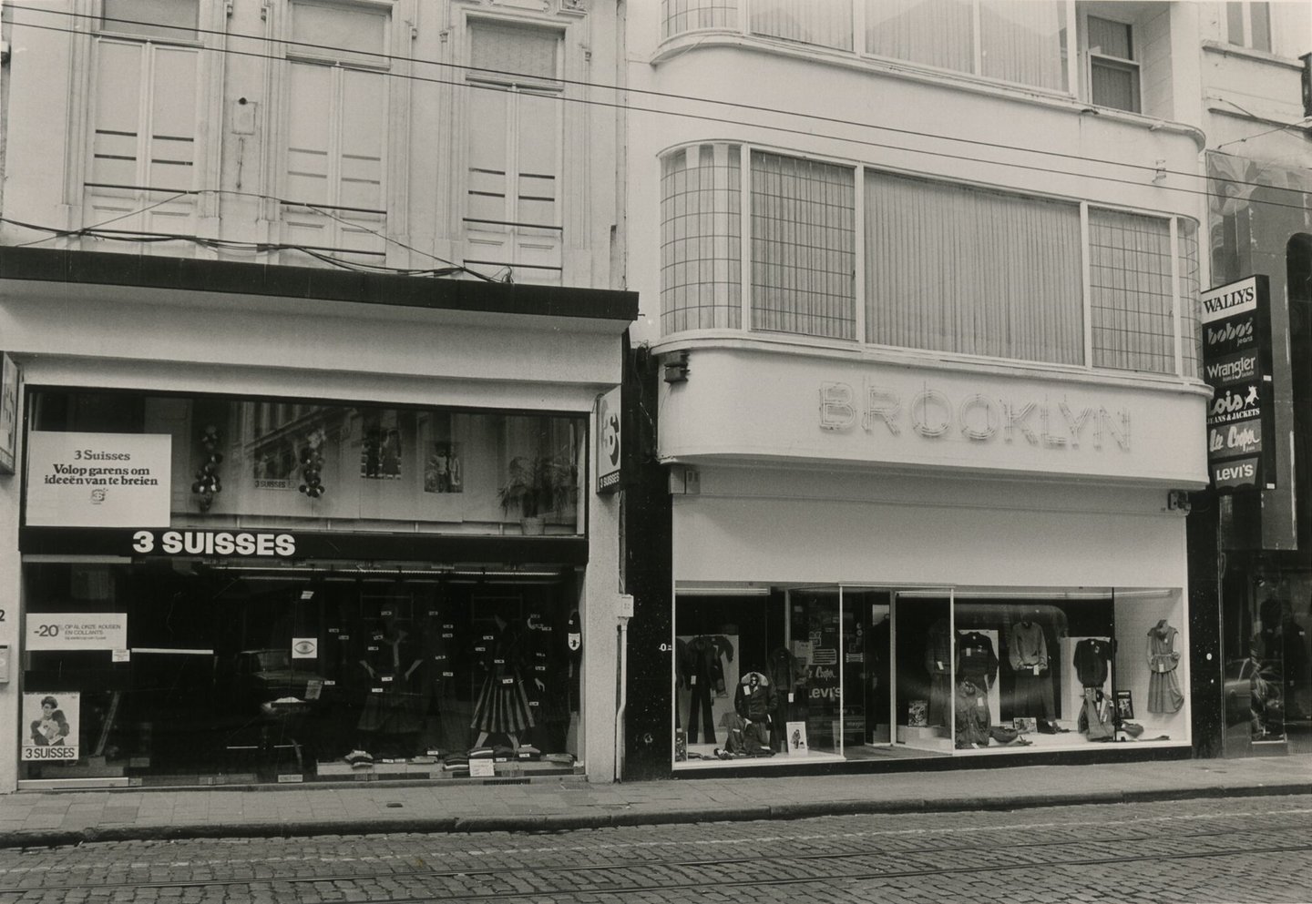 Etalages van kledingwinkels 3 Suisses en Brooklyn in Gent