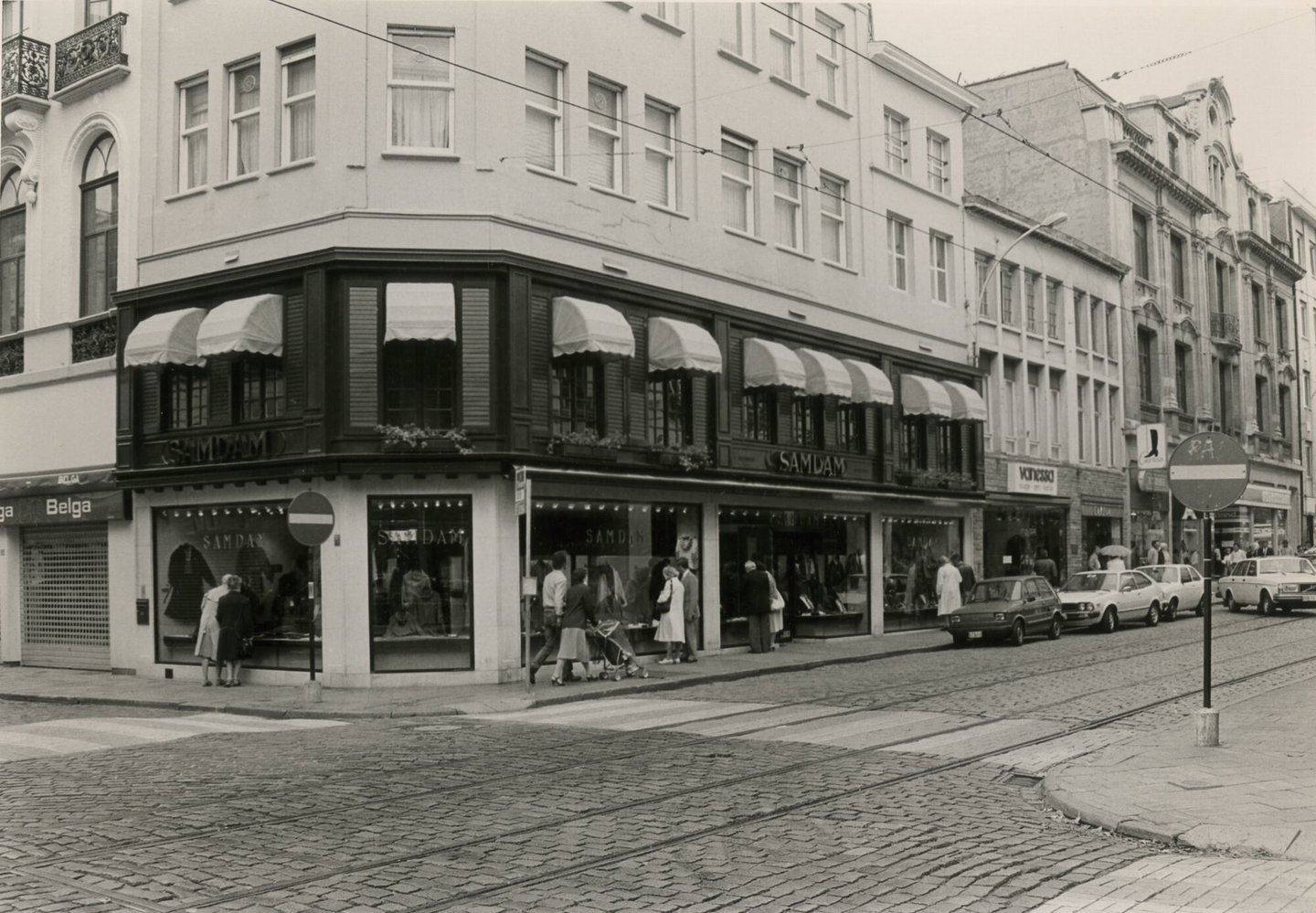 Etalage van kledingwinkel Samdam in Gent