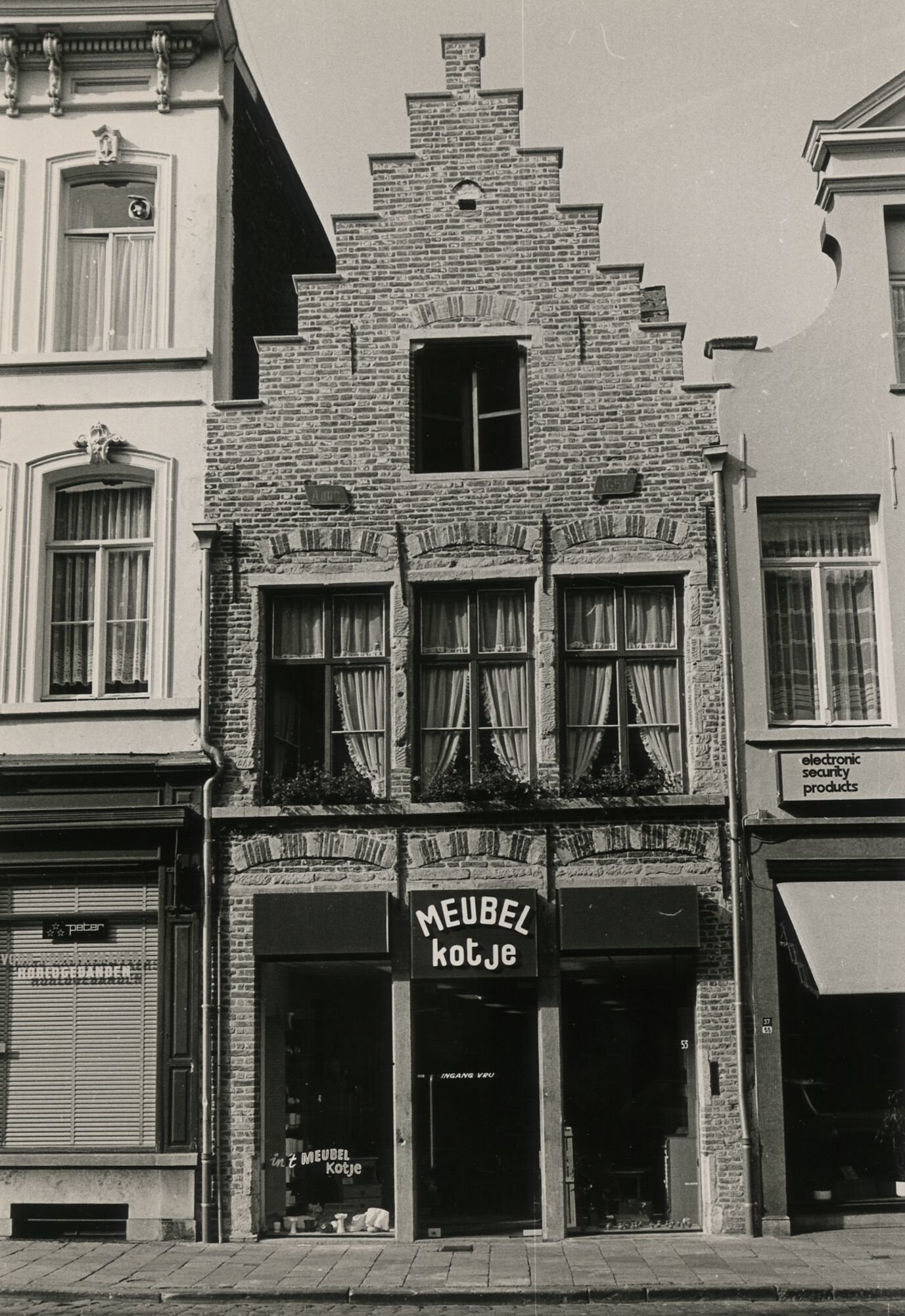 Etalage van meubelwinkel Meubelkotje in Gent