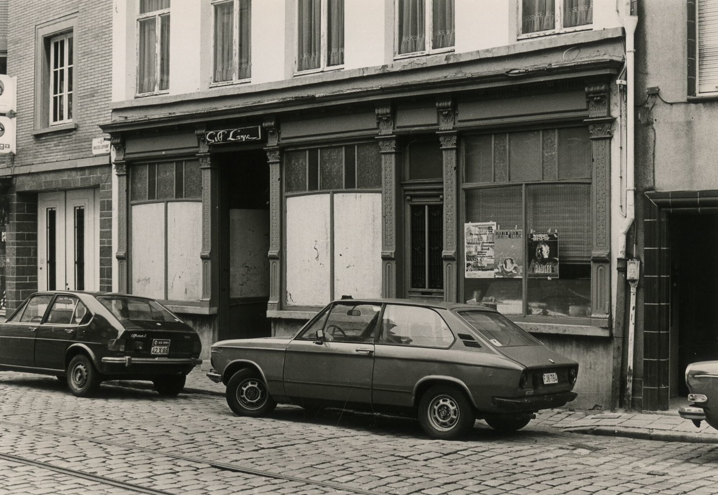 Gevel van leegstaand winkelpand in Gent