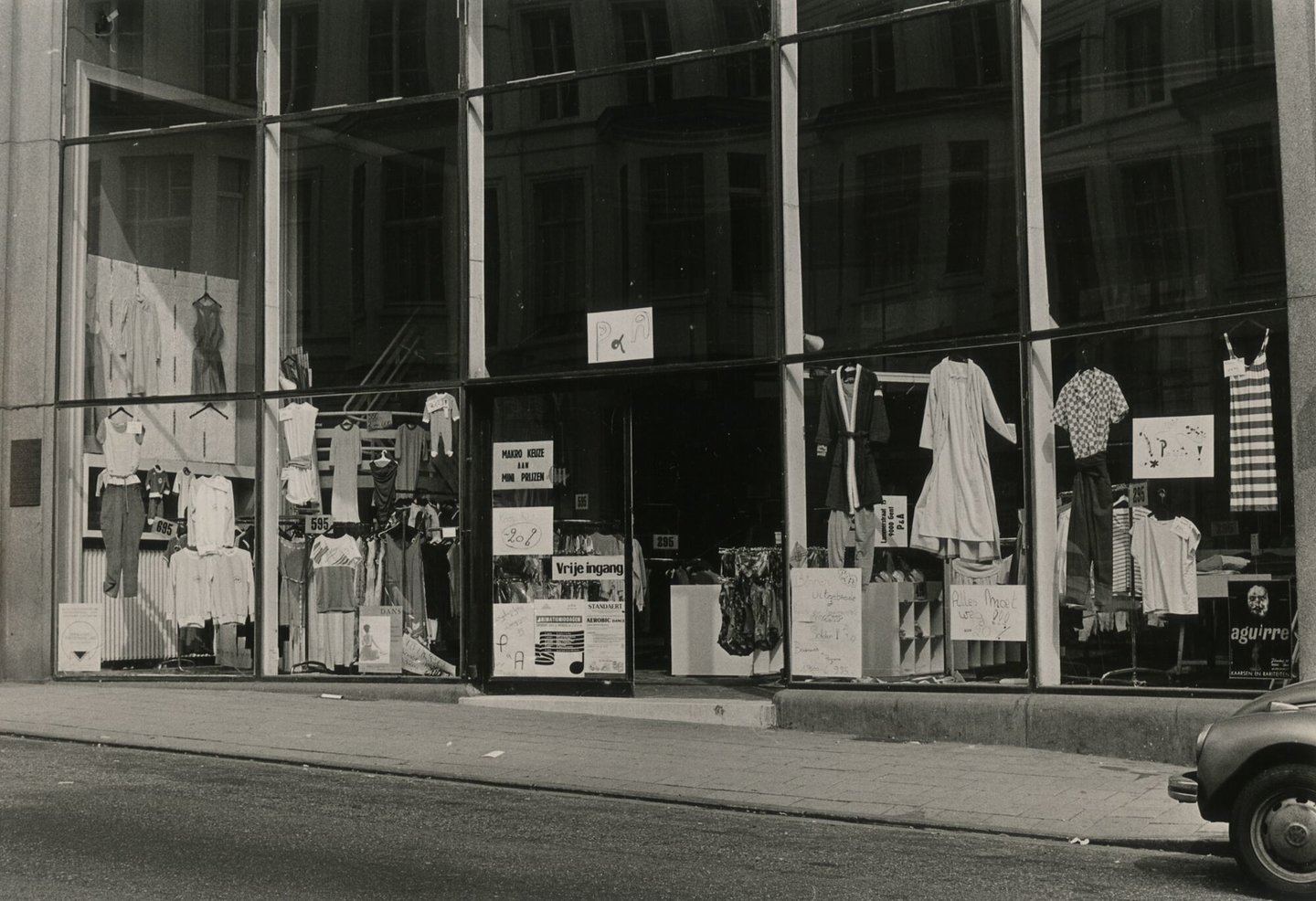 Etalage van een kledingwinkel in Gent