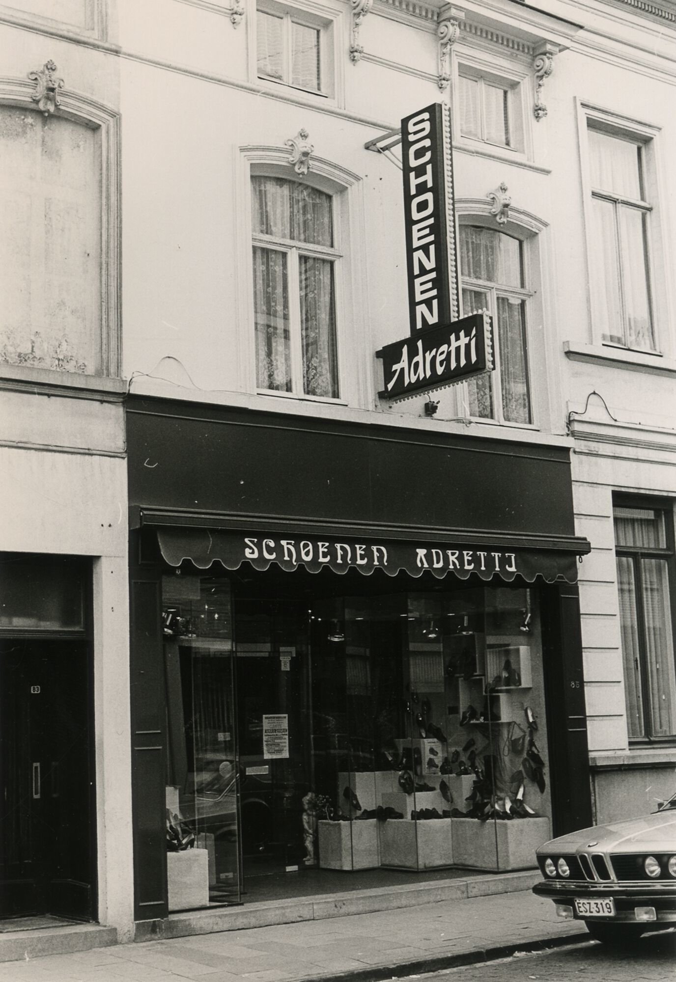 Etalage van schoenwinkel Adretti in Gent