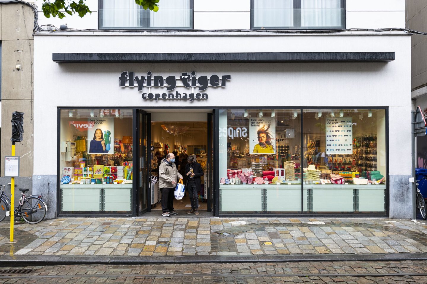 Etalage van Flying Tiger Copenhagen, een winkel van design, geschenken & gadgets in Gent