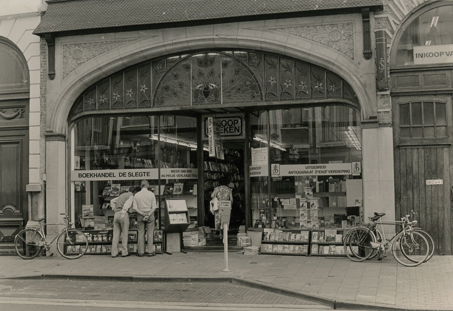 Etalage van boekhandel De Slegte in Gent