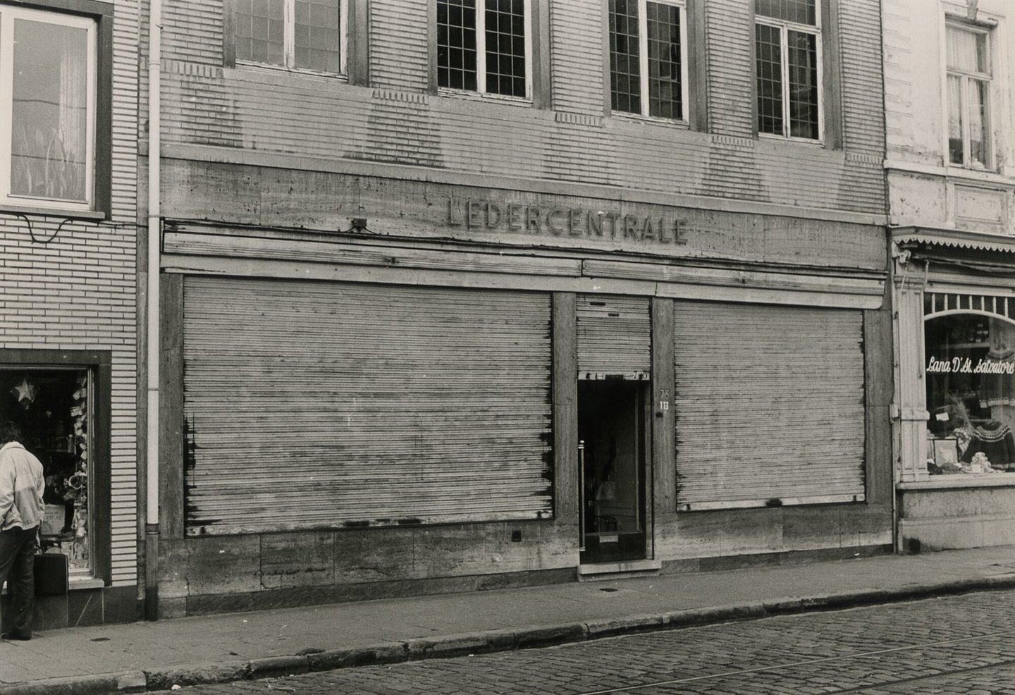 Gevel van leegstaand winkelpand - Ledercentrale in Gent