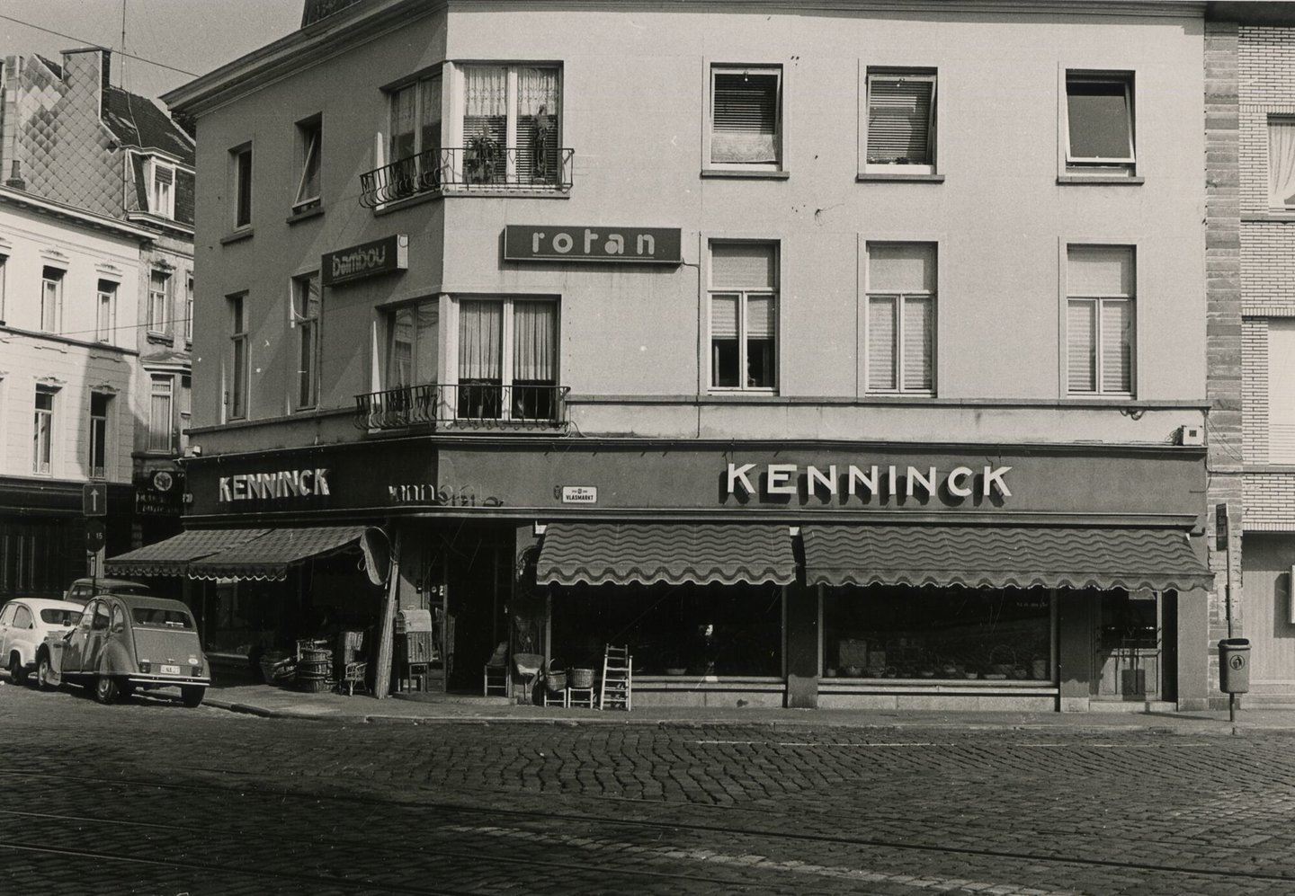 Etalage van Kenninck, een winkel in rotan en riet in Gent