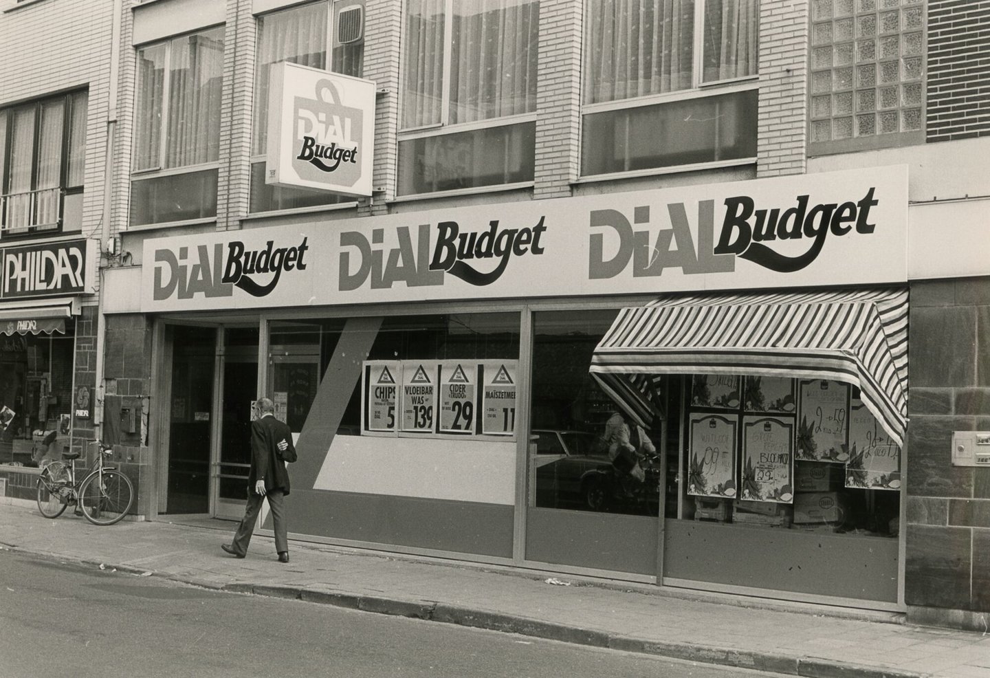 Etalage van supermarkt Dial Budget in Gent