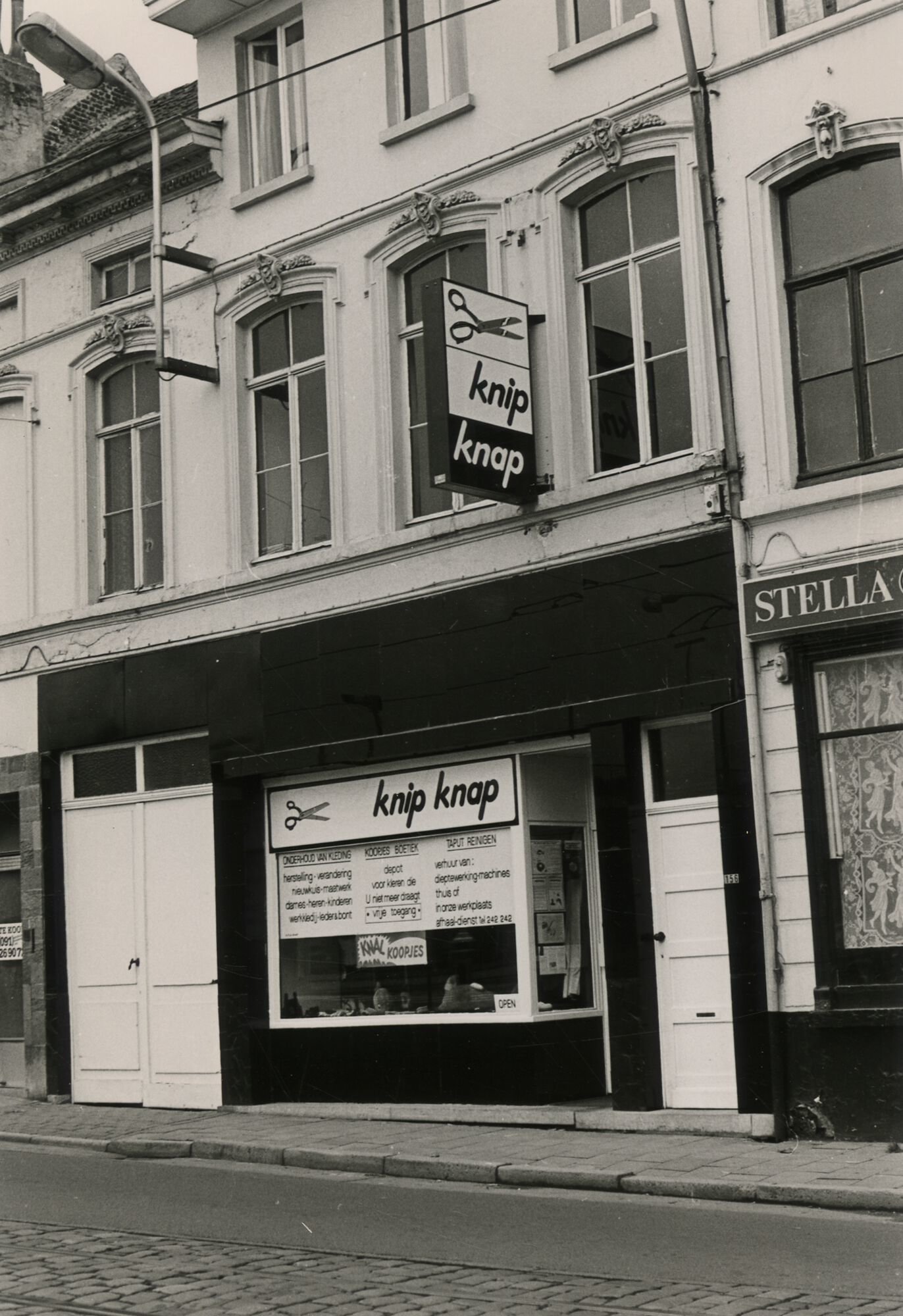 Etalage van kledingwinkel Knip Knap in Gent