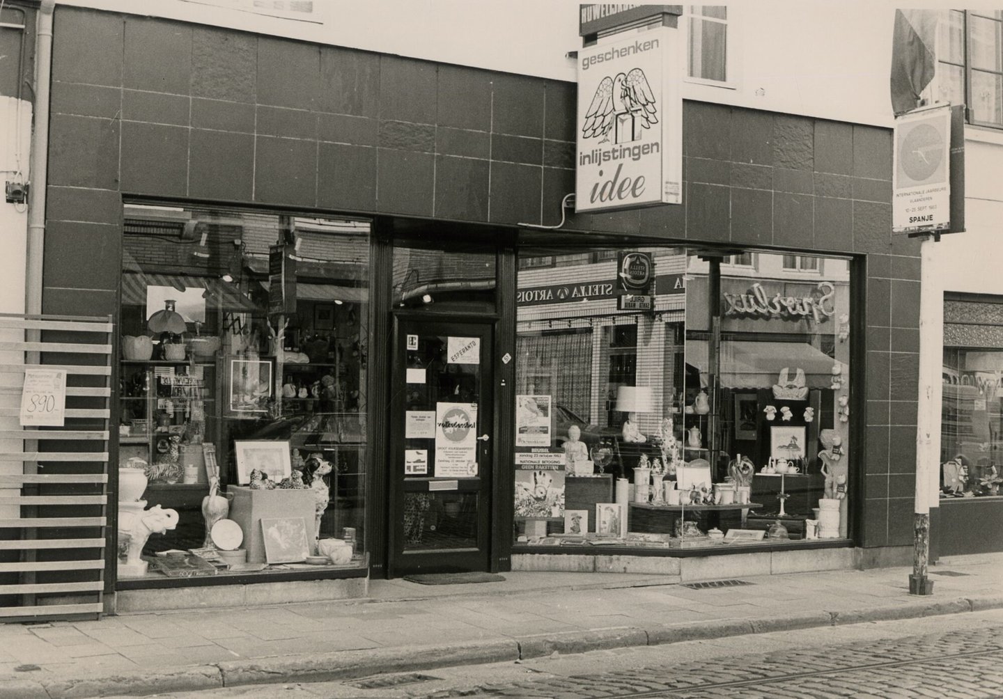 Etalage van een woonwinkel in Gent