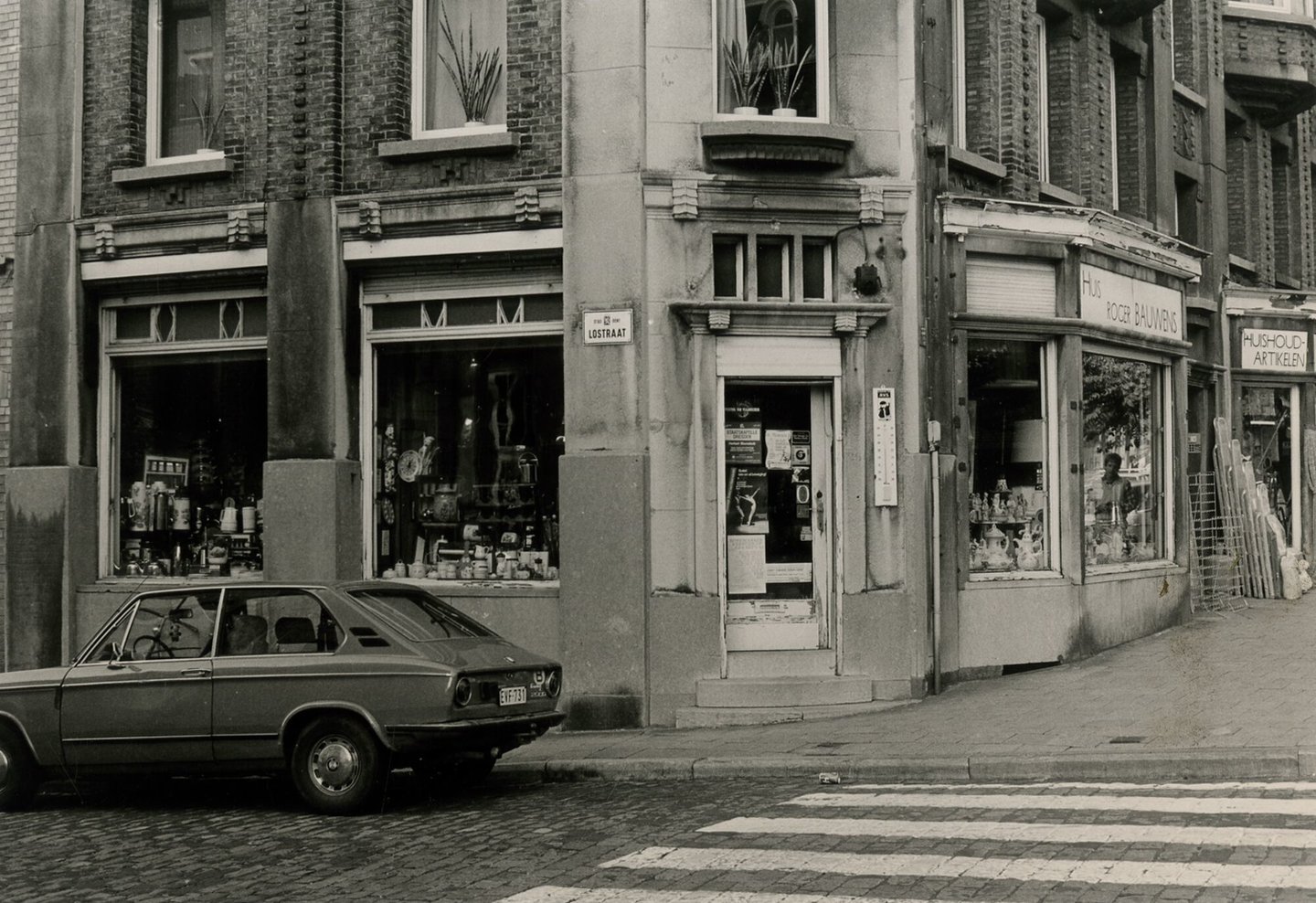 Etalage van een winkel van huishoudartikelen en woondecoratie Roger Bauwens in Gent