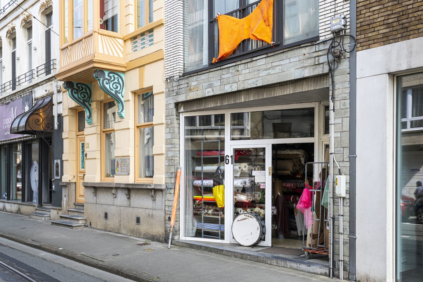 Etalage van stoffenwinkel Au Pluba (De Strik) in Ledeberg