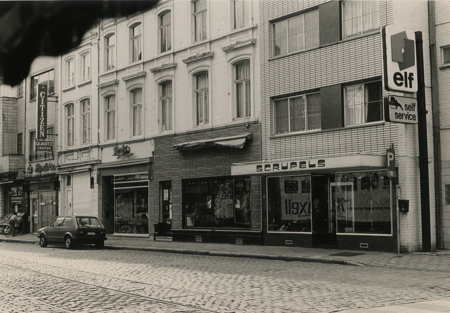 Straatbeeld met gevels en etalages in Gent