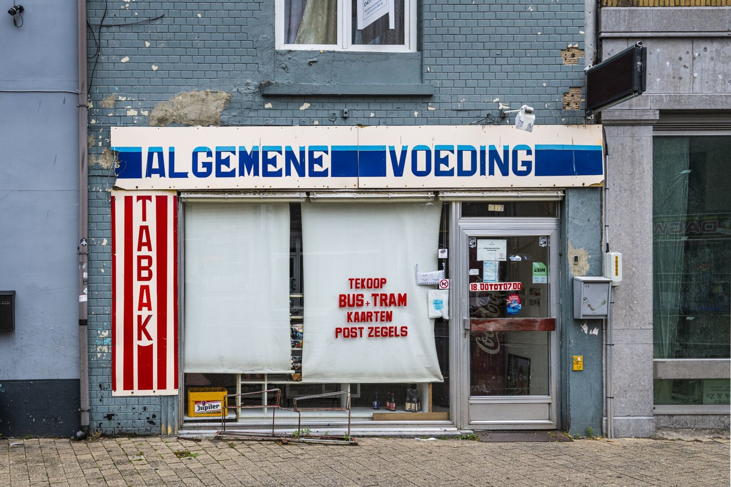 Etalage van Alishba, een winkel van algemene voeding in Gent