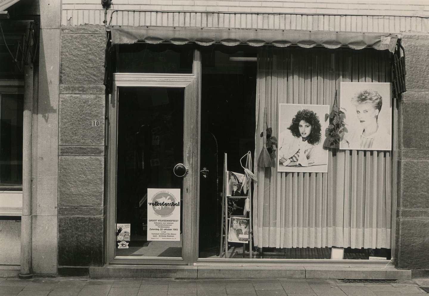 Etalage van een kapsalon in Gent