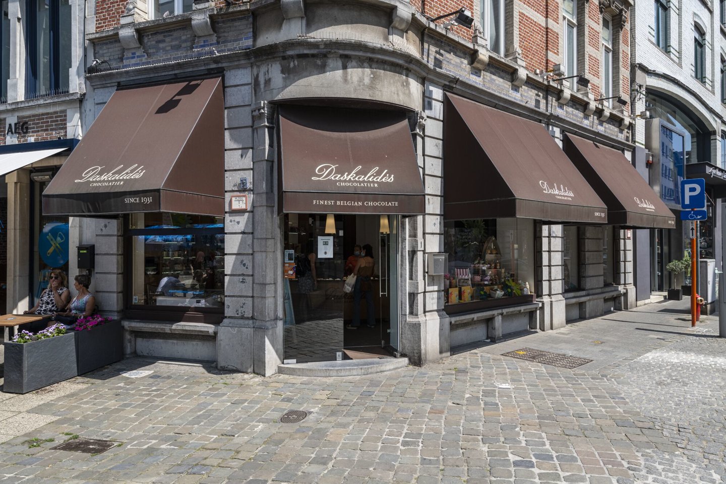 Etalage van Daskalides pralines, chocolade en snoepgoed in Gent