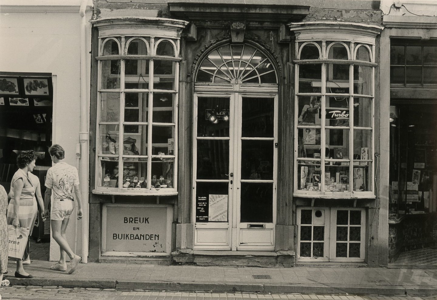 Etalage van Heyntjens-Pichler een winkel in orthopedische en paramedische artikelen in Gent