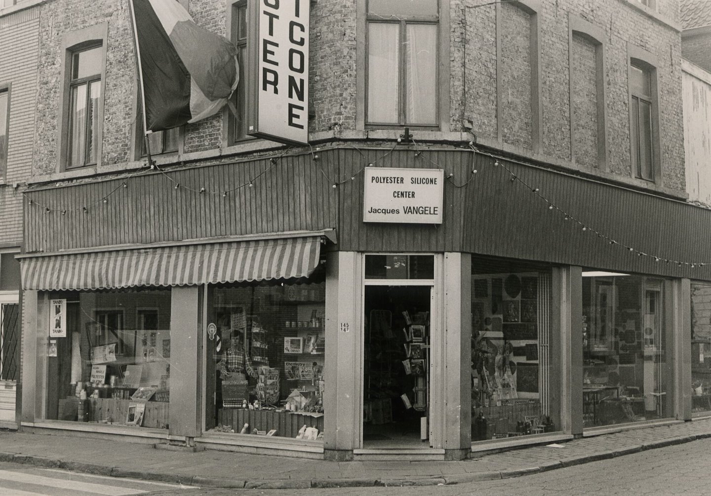 Etalage van polyester en silicone center Jacques Vangele in Gent