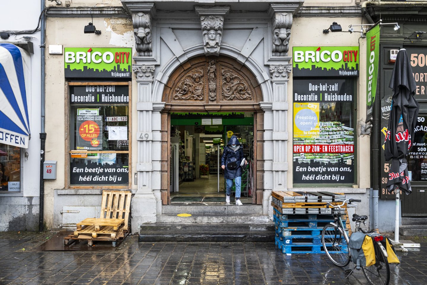 Etalage van doe-het-zelf zaak Brico City in Gent