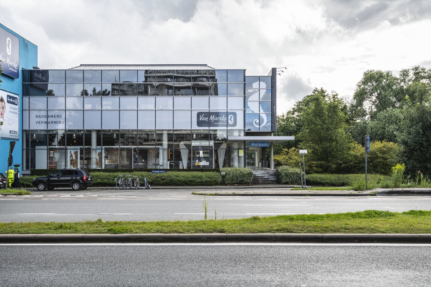 Etalage van Van Marcke Inspirations, een winkel van sanitair in Gent