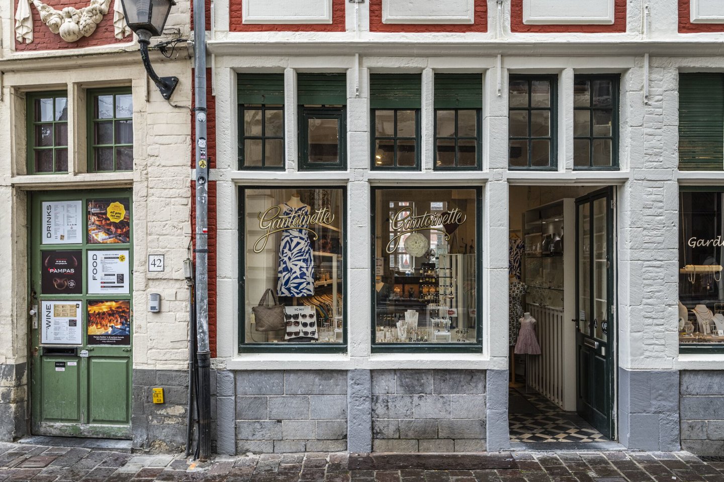 Etalage van kledingwinkel Gantoinette in Gent