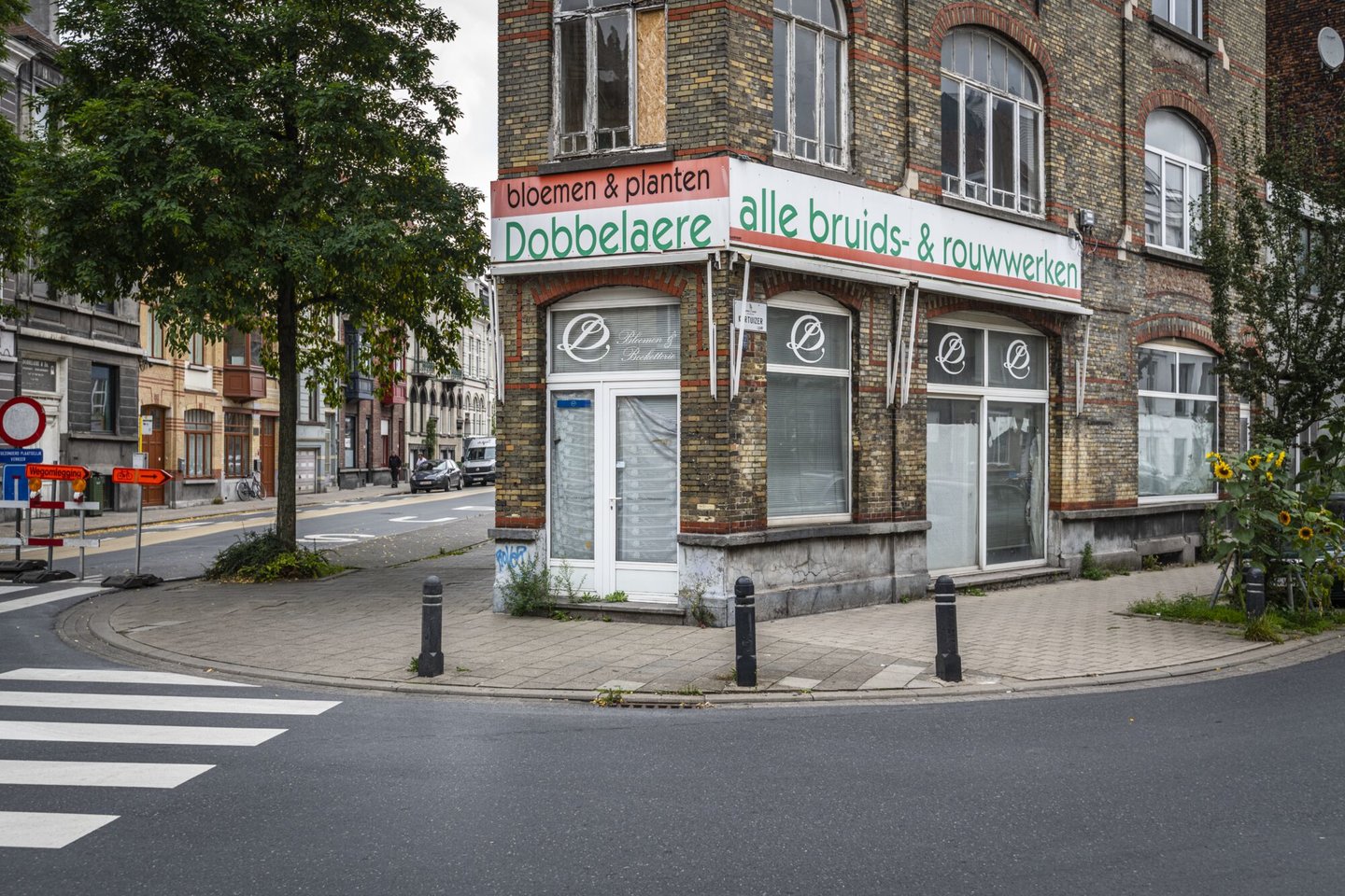 Etalage van een leegstaand handelspand in Gent