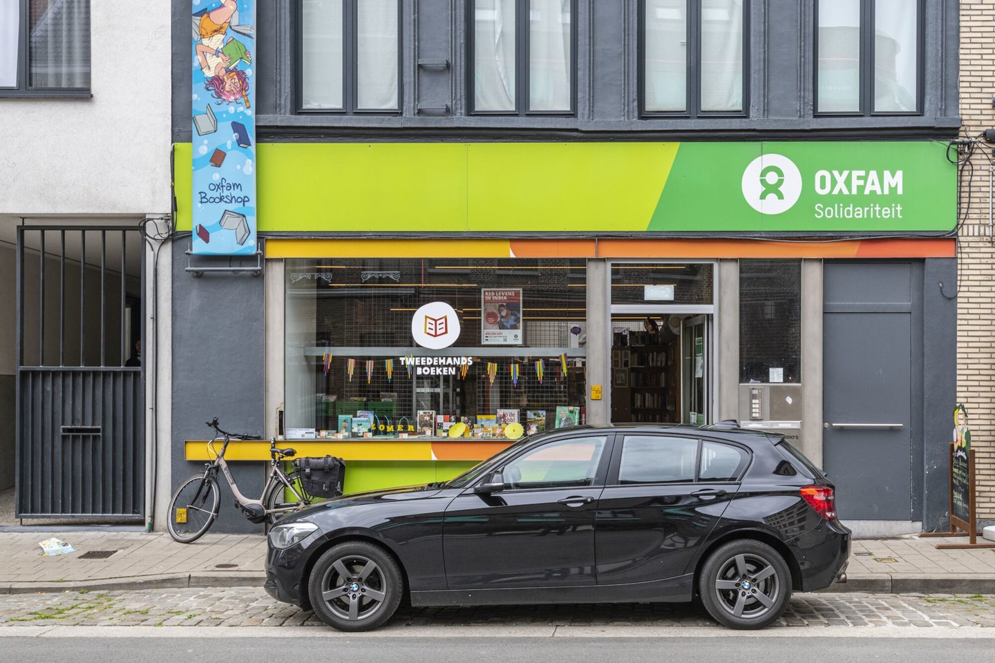 Etalage van een Oxfam bookshop in Gent