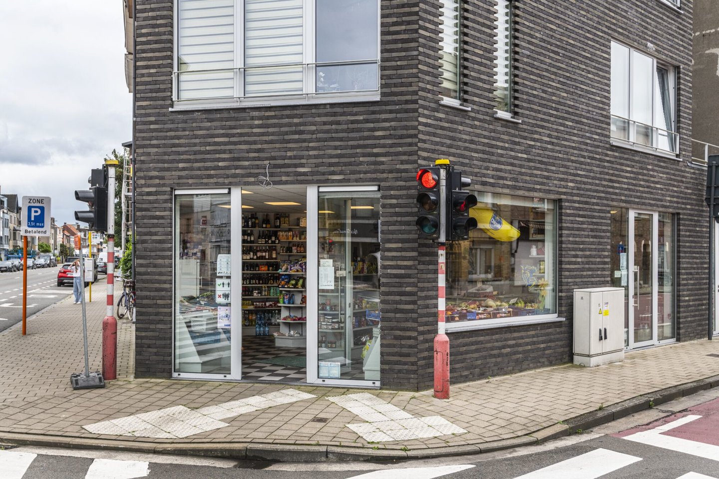 Etalage van De Visscher, een winkel van algemene voeding in Gent