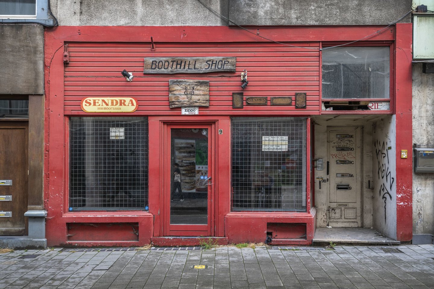 Etalage van een leegstaand handelspand in Gent