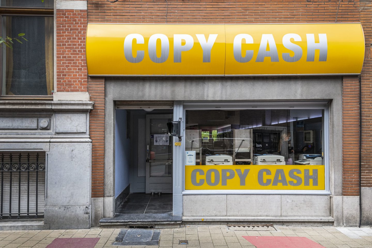 Etalage van kopieercentrum Copy Cash in Gent