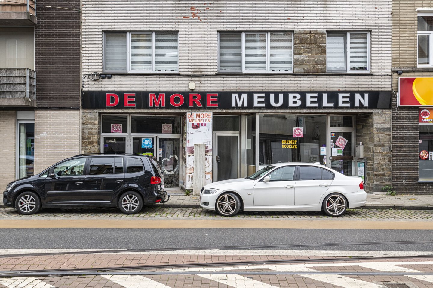 Etalage van De More meubelen in Gent