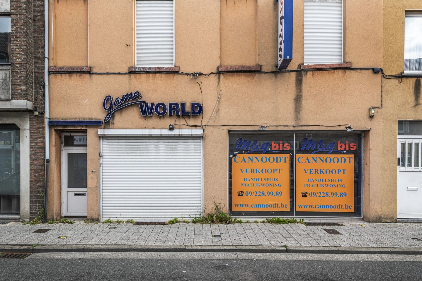 Etalage van een leegstaand handelspand in Gent