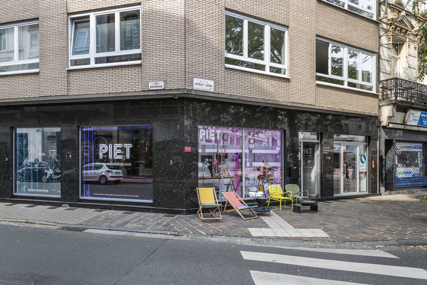 Etalage van Piet Moodshop, een winkel voor design, geschenken en gadgets