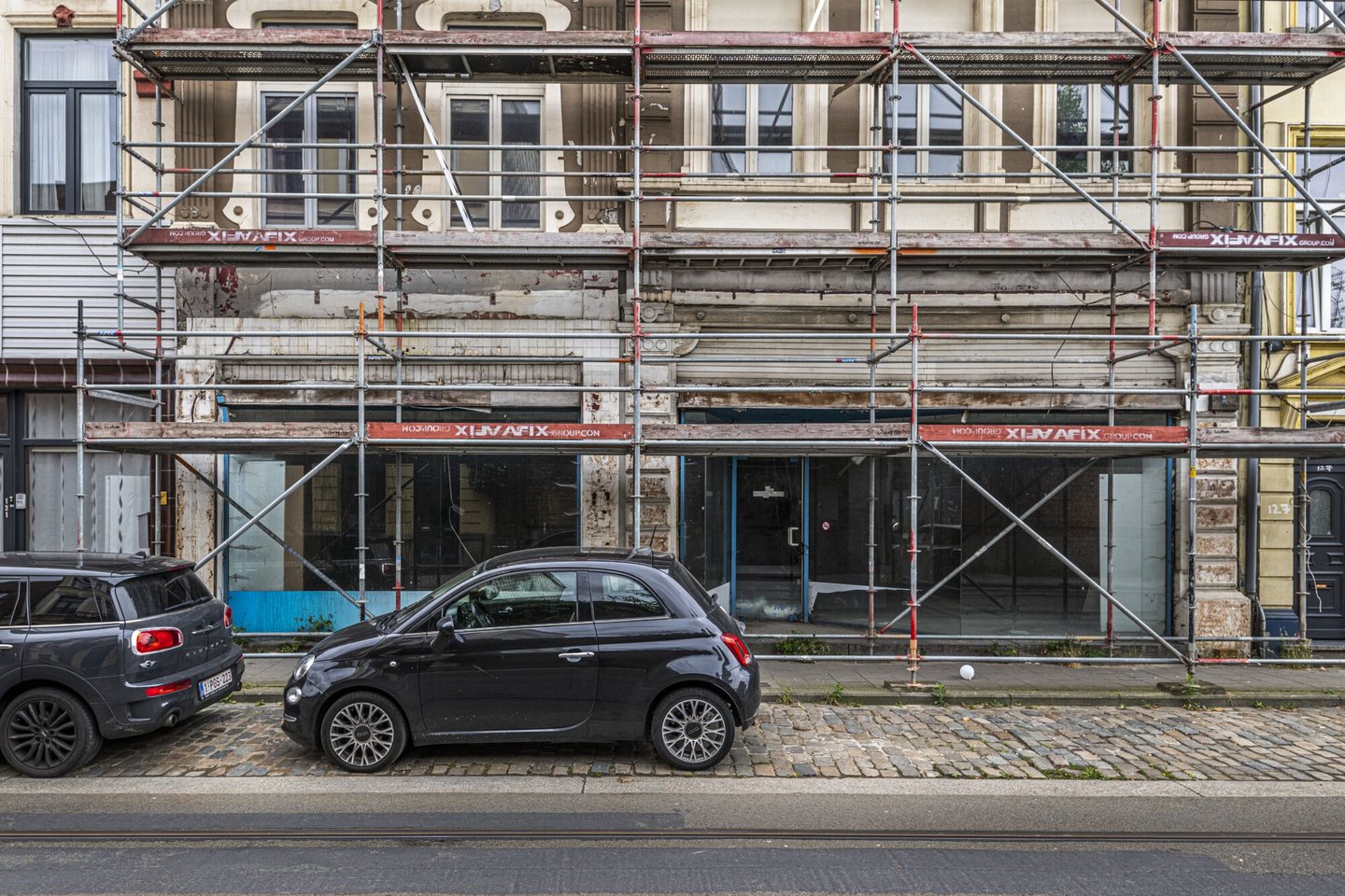 Etalage van een leegstaand handelspand in Gent