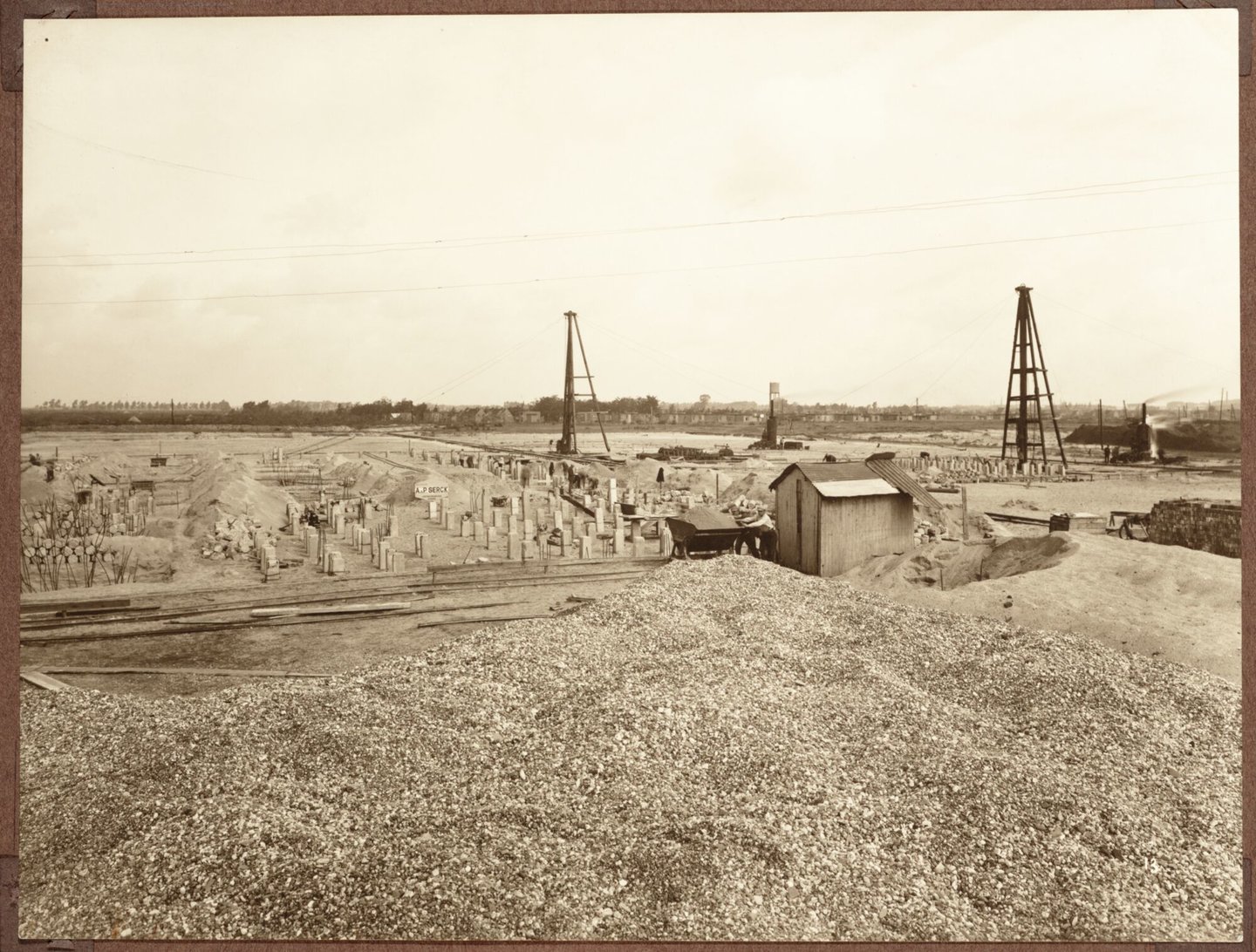 Bouw van funderingen en gashouders van ammoniakfabriek van cokesfabriek Kuhlmann in Zelzate