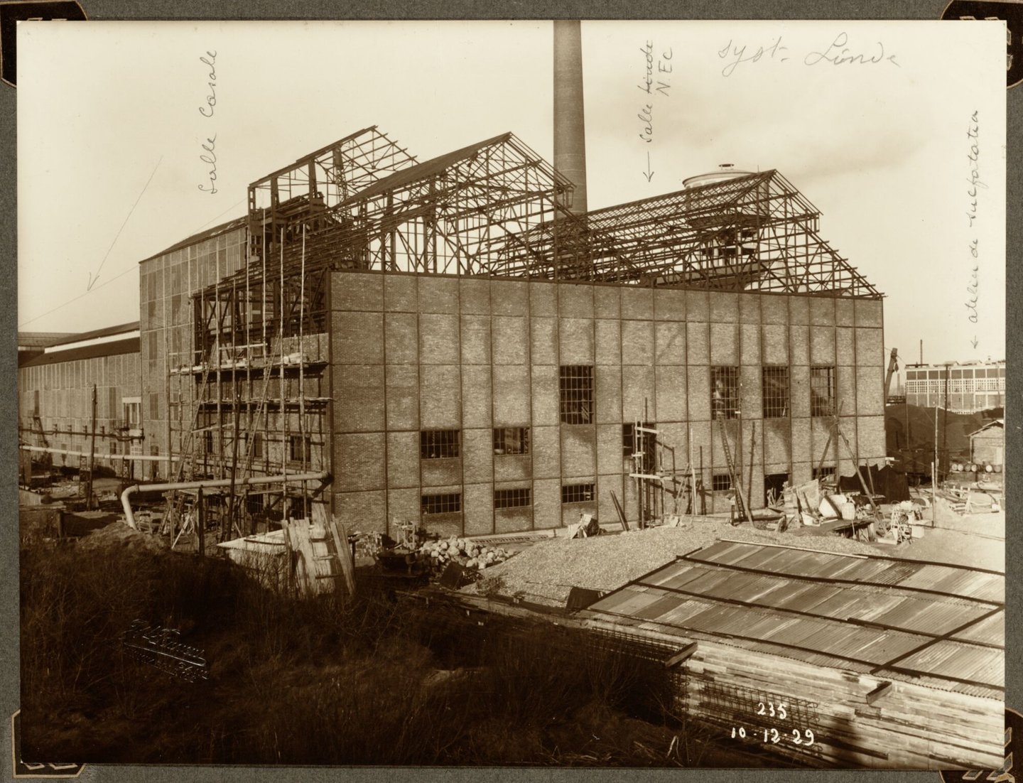 Bouw van ammoniakfabriek en N.E.C.-gebouw van cokesfabriek Kuhlmann in Zelzate