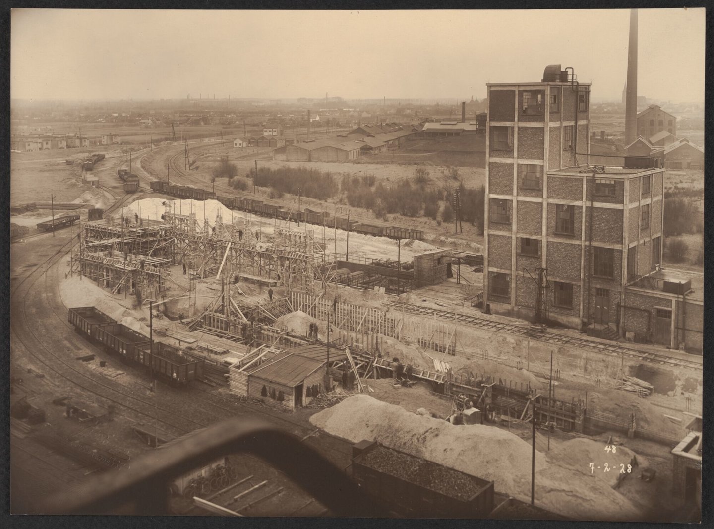 Bouw van zwavelzuurfabriek van cokesfabriek Kuhlmann in Zelzate