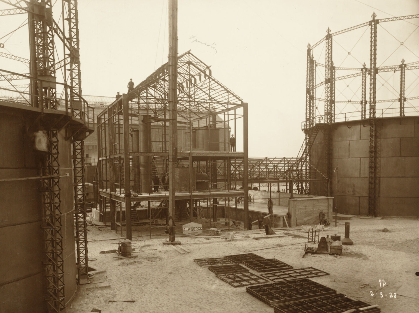 Bouw van gashouders en kalkzuivering van sulfatatieatelier van cokesfabriek Kuhlmann in Zelzate