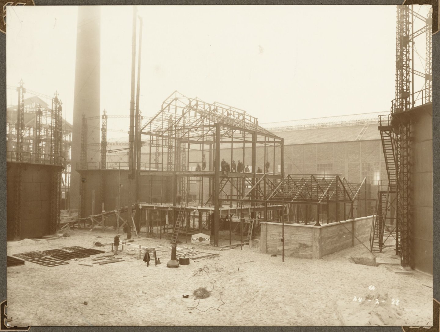 Bouw van gashouders en kalkzuivering van sulfatatieatelier van cokesfabriek Kuhlmann in Zelzate