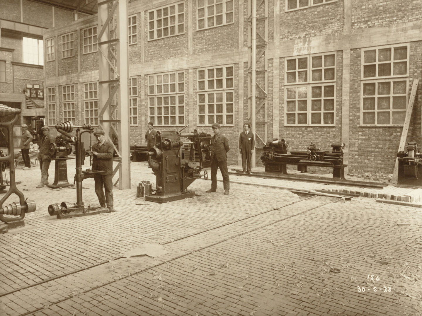 Bouw van reparatieatelier van ammoniakfabriek van cokesfabriek Kuhlmann in Zelzate