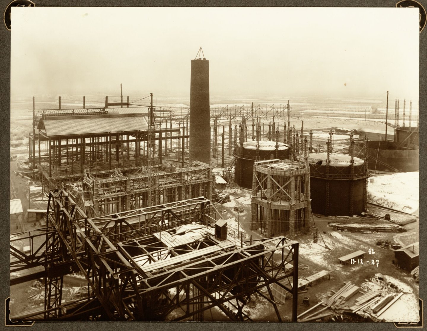 Bouw van ammoniakfabriek van cokesfabriek Kuhlmann in Zelzate