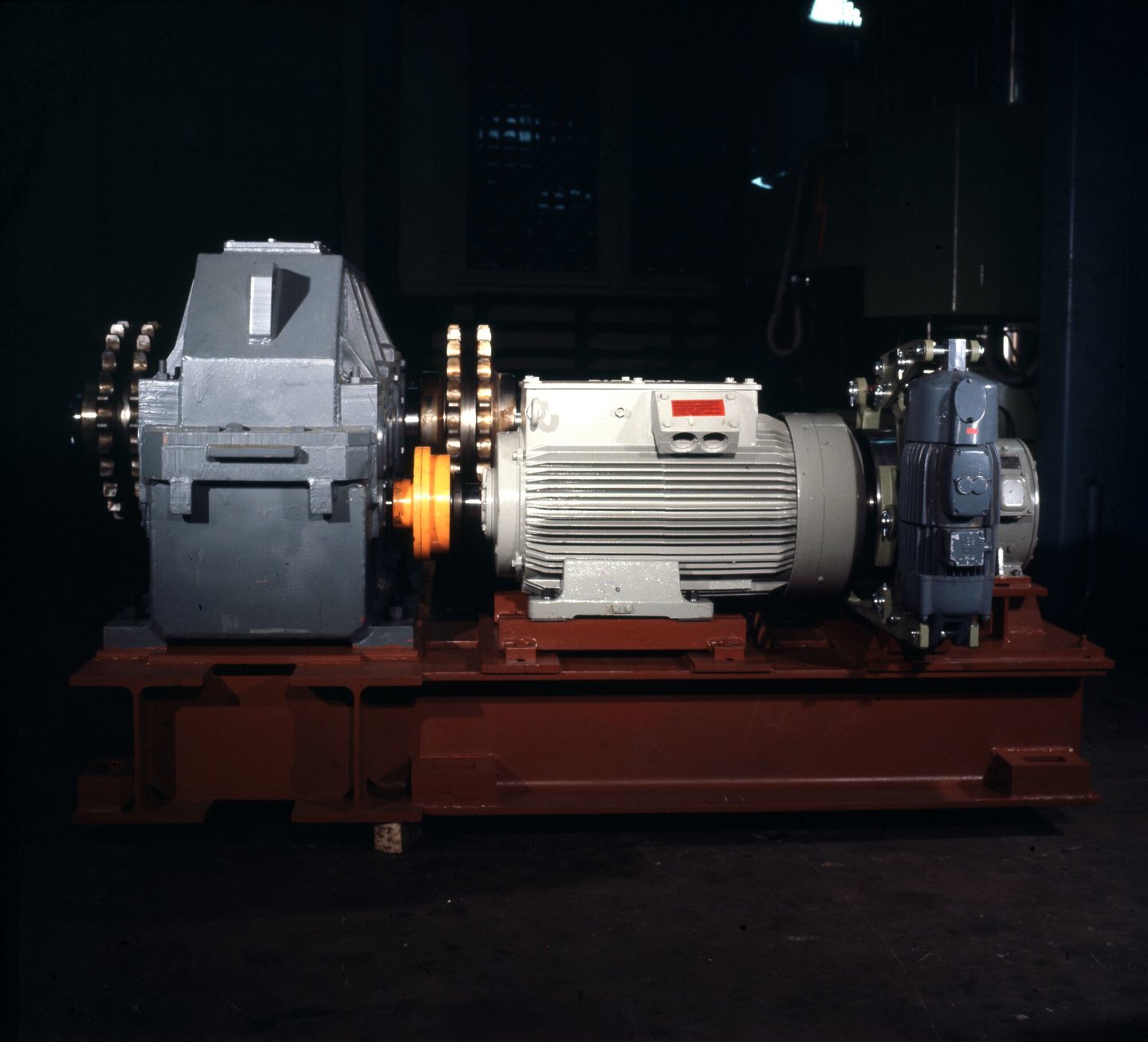 Elektromotor op onderstel in productiehal van Gentse Metaalwerken in Gent